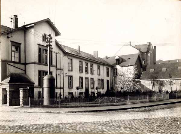 Commerce rue du 05 maison communale