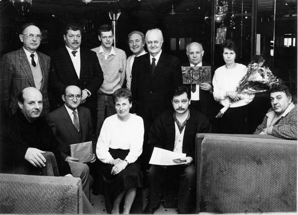 assembleegen1988002dancingbernardo