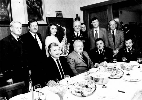instrumentenueberreichungfamschroeder198602001