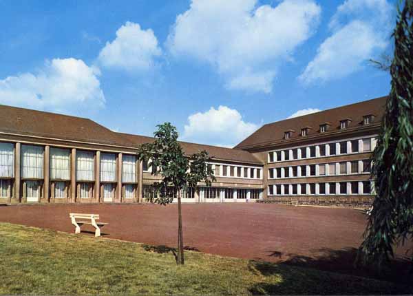 Lycee filles 1965 01 cp