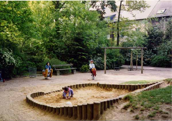Creche Laval 1993 01