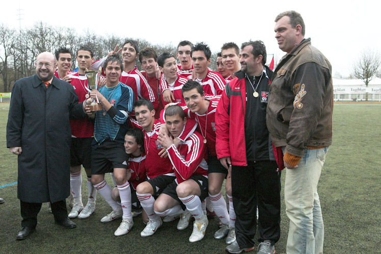 fola100_2006040082