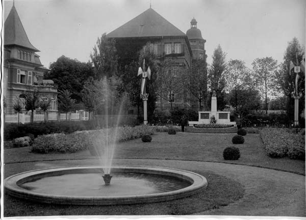 Mayrisch Emile square 1933 inauguration monument 01