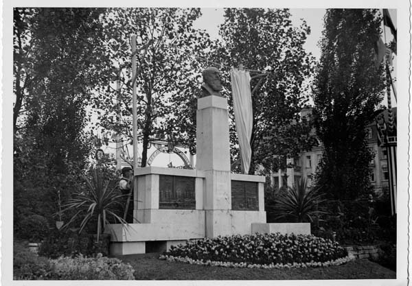 Mayrisch Emile square 1933 inauguration monument 02